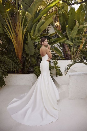 Casablanca Bridal LE115 Gianna #2 Ivory thumbnail