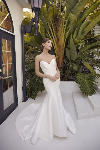 Casablanca Bridal LE115 Gianna #4 Ivory thumbnail